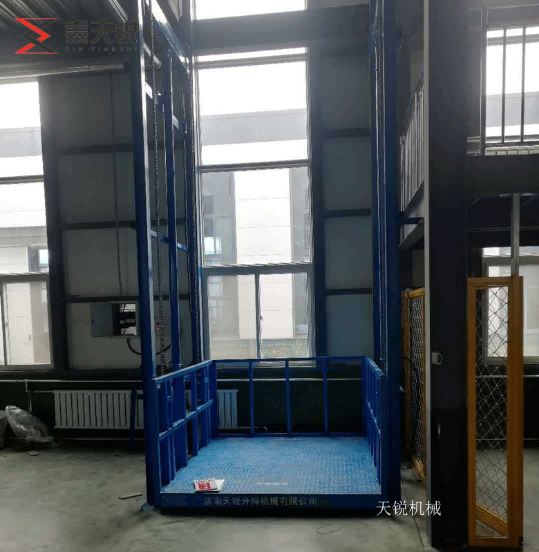 吐鲁番导轨式升降机验收合格